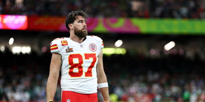 Travis Kelce sinh năm 1989, anh có chiều cao 1.96m nổi bật cùng vẻ ngoài điển trai