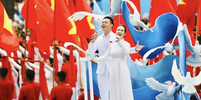 Ca khúc Viết tiếp câu chuyện hòa bình Đông Hùng song ca cùng Võ Hạ Trâm đạt 3 tỷ view