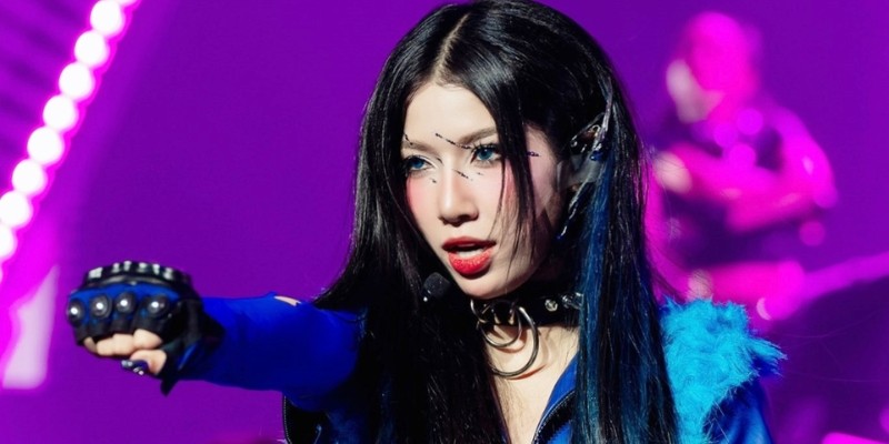 Ngay khi lên sóng trong Em Xinh Say Hi, LyHan đã nhanh chóng được khán giả chú ý và khen ngợi