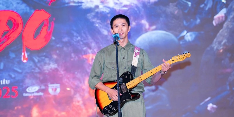 Nguyễn Hùng đóng vai Hải (gù) trong phim Mưa Đỏ