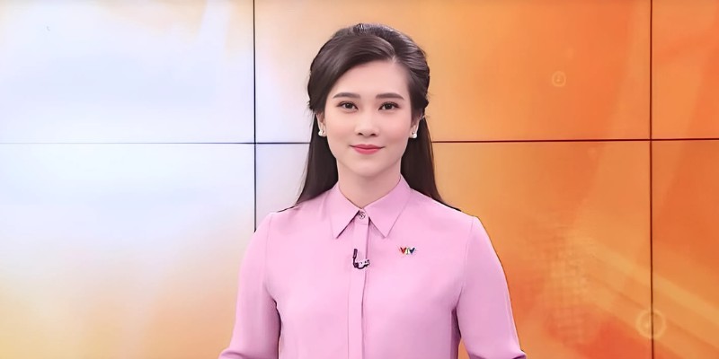 Khánh Trang sinh năm 1984, có tên thật là Trần Minh Trang